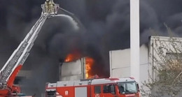 İzmir’de geri dönüşüm tesisi yangını
