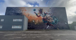Hollanda’da geri dönüşüm fabrikasına çizilen resim 2022’nin en iyi duvar sanatı seçildi