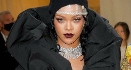 Karnı burnunda Rihanna’dan çıplak poz!