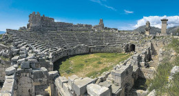 Antik tiyatrolarda tarihi seyretmek