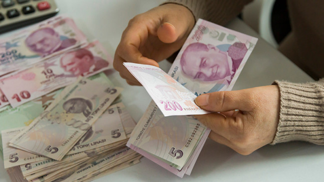 Depremlerin ardından maaşlara seçimden önce ek zam yapılması olasılığı azaldı