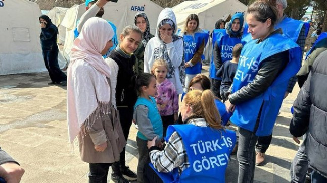 TÜRK-İŞ kadın heyeti deprem bölgesinde