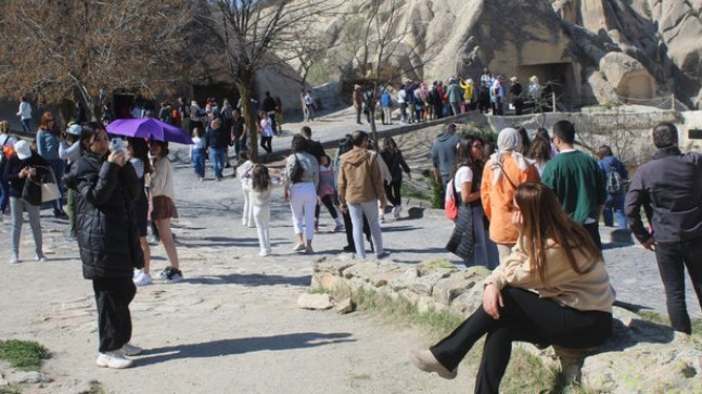 Kapadokya bayram tatilinde doldu taştı