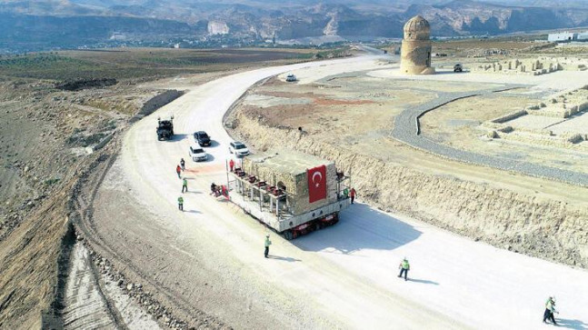 Hasankeyf’te taşıma işlemi