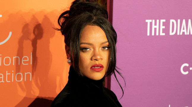 Rihanna yeni albüm çıkarmadan dinlenme rekoru kırdı