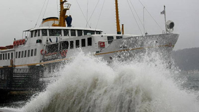 İstanbul’da vapur seferlerine hava muhalefeti