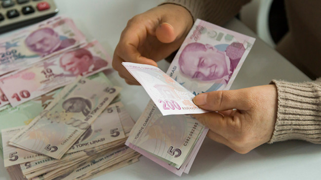 Depremlerin ardından maaşlara seçimden önce ek zam yapılması olasılığı azaldı