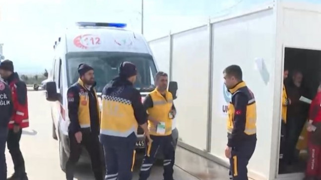 Sağlık ekipleri teyakkuz halinde! Deprem bölgesinde ihbarlara gidiliyor, ihtiyaçlar soruluyor