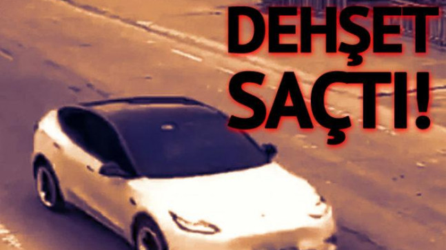 Kontrolden çıkan Tesla faciaya yol açtı! Bir ülke bu kazayı konuşuyor: 2 kişi öldü, 3 kişi yaralandı