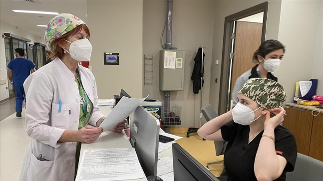 Yaralı depremzedeler Başakşehir Çam ve Sakura Şehir Hastanesinde tedavi ediliyor