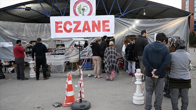 Depremzedelerin ilaç ihtiyacı için 10 ilde 26 sahra eczanesi kuruldu