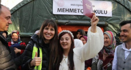 Aslı Tandoğan çadır kentte nikah şahidi oldu – Son Dakika Magazin Haberleri