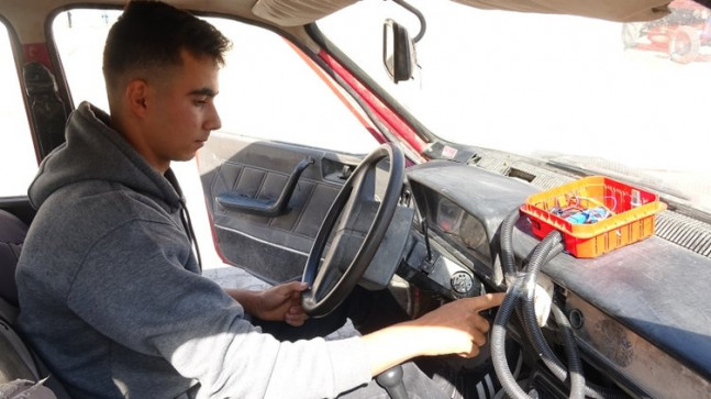 1983 model Renault Toros’a eklediği özellikler görenleri şaşırtıyor 🚗 İnternetten öğrendiği yazılımla yaptı