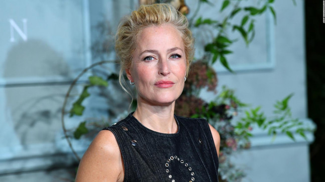 Gillian Anderson, dünyanın dört bir yanındaki kadınlara seslendi: Bana cinsel fantezilerinizi yollayın