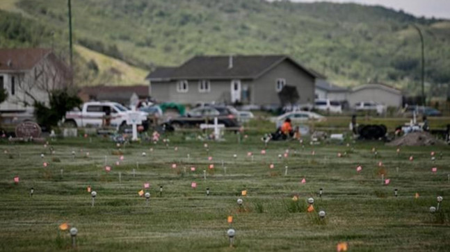Kanada’da kilise okulunun bahçesinde 17 mezar bulundu – Son Dakika Dünya Haberleri