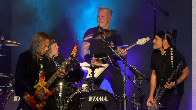 Metallica’dan deprem bölgesine 250 bin dolarlık bağış
