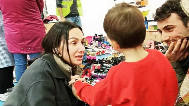 Oyuncu Birce Akalay’dan Bodrum’da depremzedelere yardım kampanyasına destek – Son Dakika Magazin Haberleri