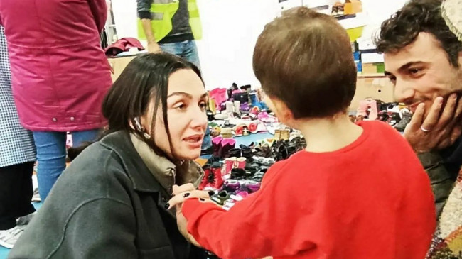 Oyuncu Birce Akalay’dan Bodrum’da depremzedelere yardım kampanyasına destek – Son Dakika Magazin Haberleri