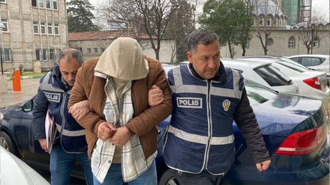 Samsun’a gelen depremzedenin bileziklerini çaldı