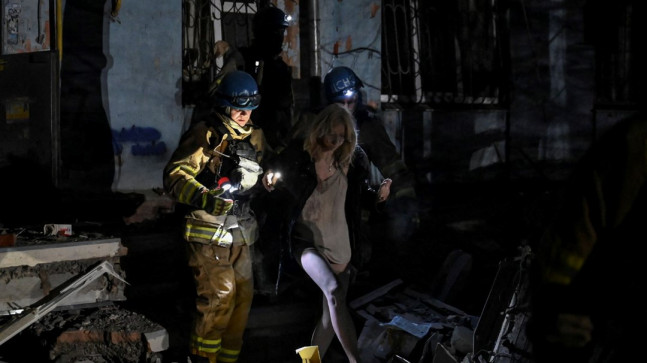 Rusya’nın Zaporijya’ya saldırısında füze 5 katlı konuta isabet etti, 4 kişi öldü