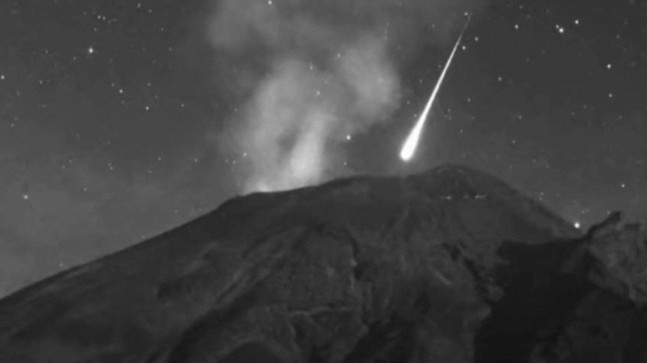 Meksika’daki Popocatepetl Yanardağı’nın yakınında göktaşı görüldü