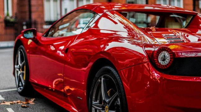 Asla olmaz demişlerdi! Ferrari kollarını sıvadı: İtalyan devi ilk tam elektriklisini üretmeye hazırlanıyor