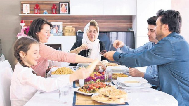 İftarla sahur arasında 1 öğün daha olmalı