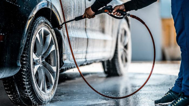 Elektrikli araçlar oto yıkama makinelerinden geçebilir mi? İşte cevabı…