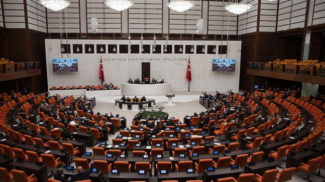 Meclis kamuya olan borçların yapılandırılmasını da içeren kanun teklifini yasalaştırmak için mesai yapacak