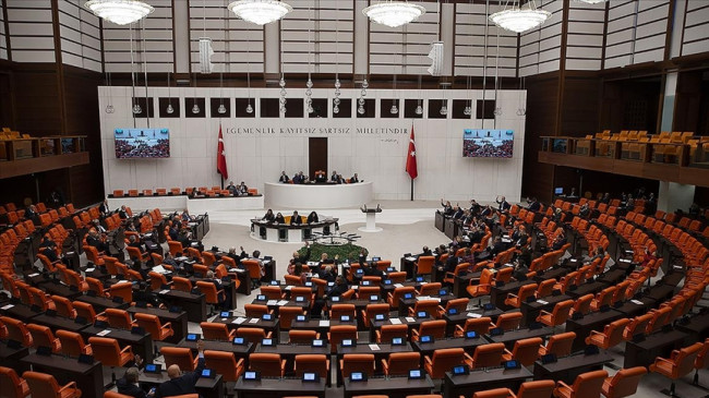 Meclis kamuya olan borçların yapılandırılmasını da içeren kanun teklifini yasalaştırmak için mesai yapacak
