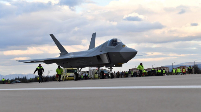 Milli Muharip Uçak (MMU) piste çıktı, motor çalıştırdı (Türkiye’nin yeni nesil yerli silahları) – Son Dakika Teknoloji Haberleri