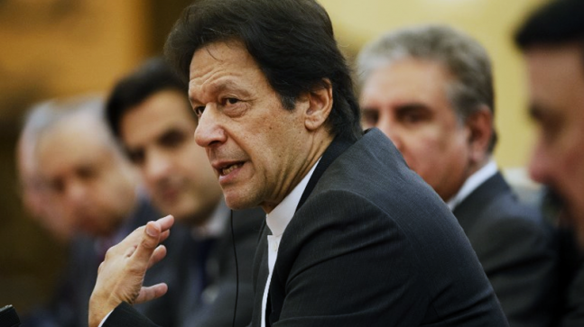 Pakistan polisi eski Başbakan İmran Han’ı gözaltına almak üzere evine gitti