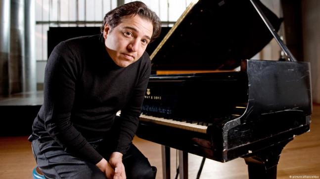 Aslında bu seçim, sanat ve sanatçıların varoluşunu da belirleyecek; değişim şart