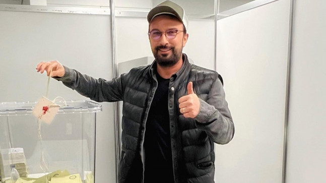 Megastar Tarkan 2. tur seçim için oy kullandı