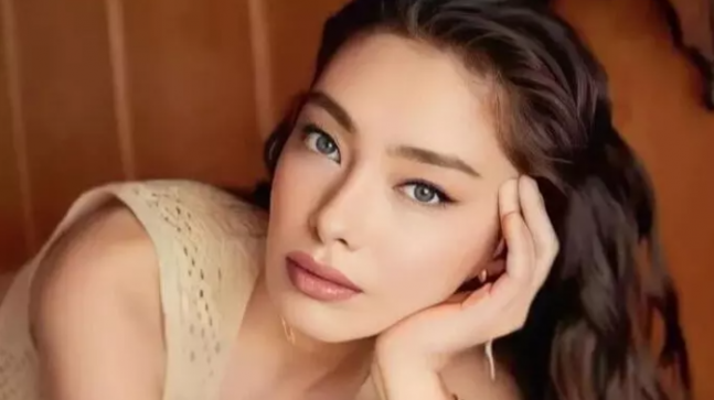 Alyansını çıkartmasıyla gündemdeydi! Neslihan Atagül iddialı pozlarıyla nefes kesti