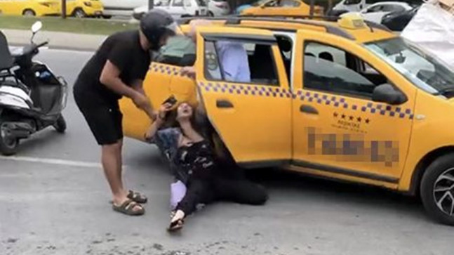 Beyoğlu’nda ilginç olay: Kendini yere atarak taksiciye tepki gösterdi – Son Dakika Türkiye Haberleri