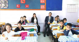 Milli Eğitim Bakanı Tekin, Cumhuriyet İlkokulu'nda öğrenci ve öğretmenlerle buluştu