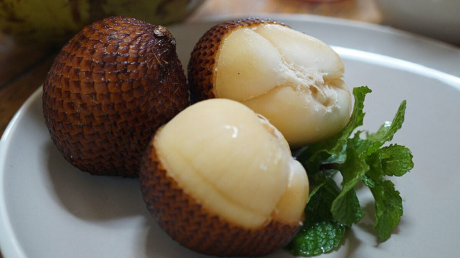 Kırmızı etten bin kat daha faydalı! Herkes “yılan meyvesi” diyor ama…