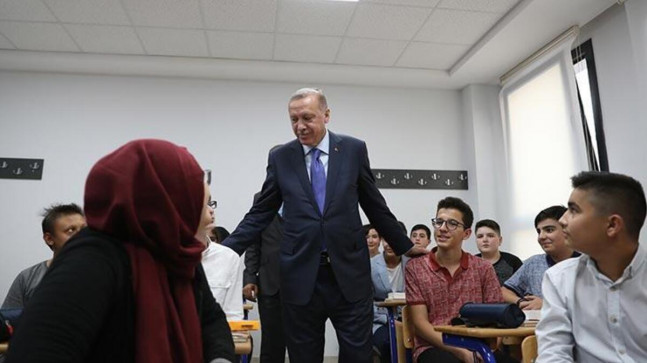 Cumhurbaşkanı Erdoğan, Kayseri’de okul açılışı gerçekleştirdi