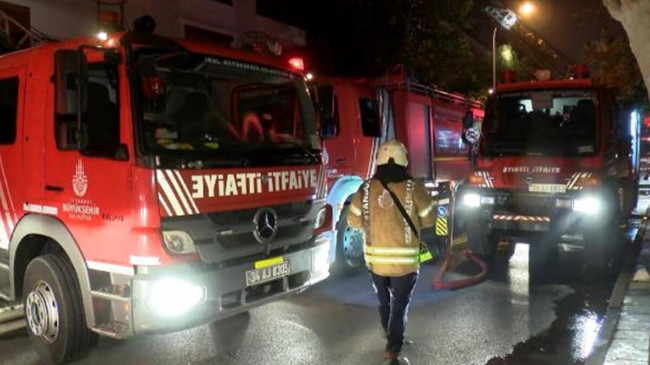 Kadıköy’de yangın paniği… Mahsur kalan çift aşağı atladı: 1 can kaybı, 2 yaralı