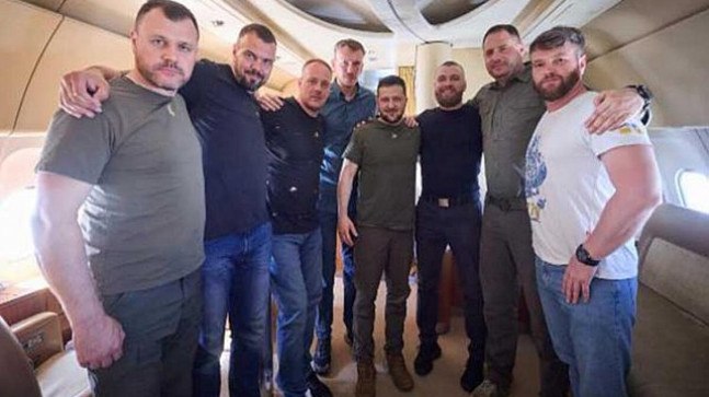 Zelenski 5 askerin Türkiye’den Ukrayna’ya döndüğünü paylaştı – Dünya
