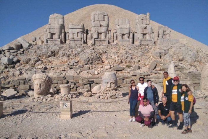 Hindistan'dan gelen turistler Nemrut Dağı’nda