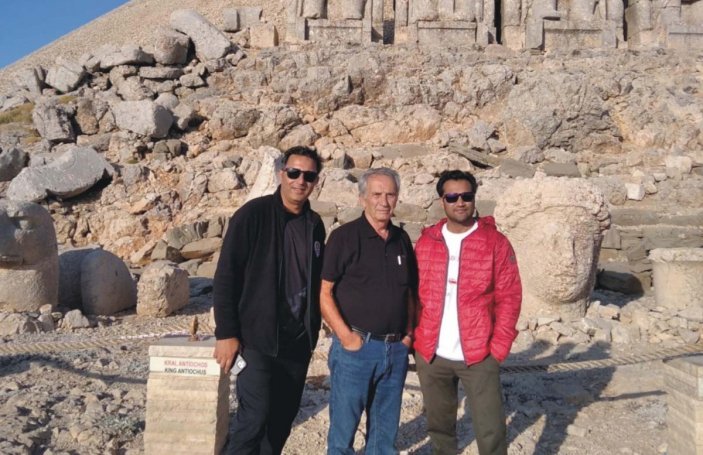 Hindistan'dan gelen turistler Nemrut Dağı’nda