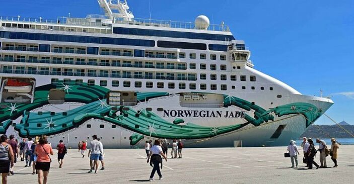 Norwegian Jade, ilk kez Bodrum'da demirledi