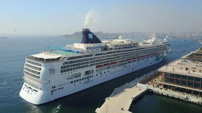 Norwegian Jade, ilk kez Bodrum'da demirledi