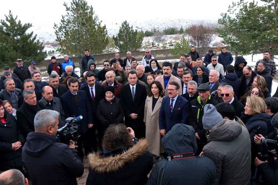 Aşık Veysel vefatının 50. yılında Sivas'ta mezarı başında anıldı - 1