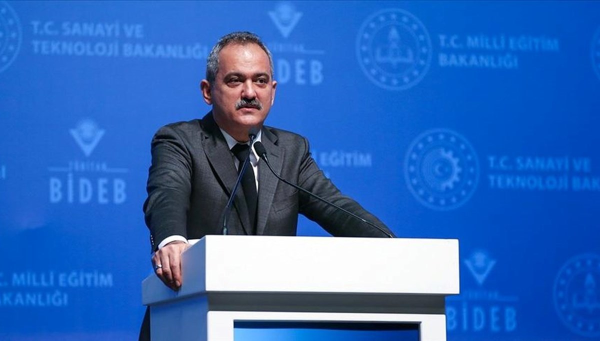 Bakan Özer: Öğretmenlerimizin zorunlu çalışma yükümlülüklerini 1 yıl erteliyoruz