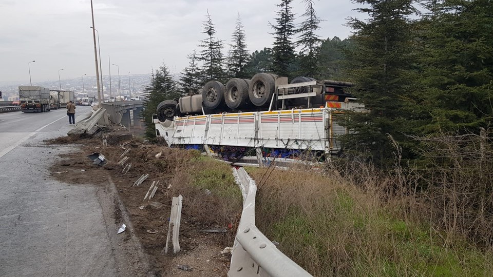 TEM'de zincirleme kaza: 11 kişi yaralandı - 1