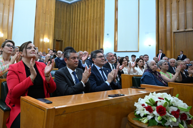 Değişim sancısı CHP'nin grup toplantısına da yansıdı! Partinin ağır topları salonda yer almadı