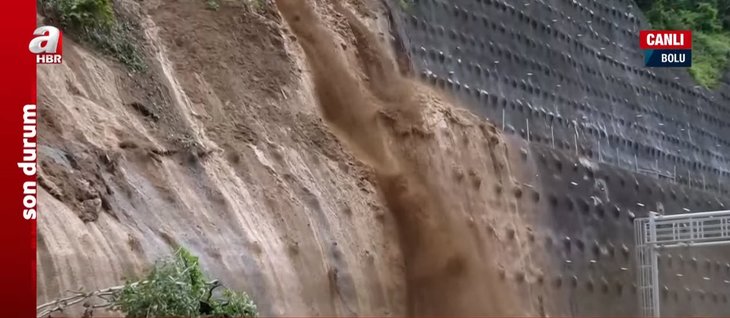 A Haber canlı yayınında heyelan anı! Oluk oluk şelale gibi aktı